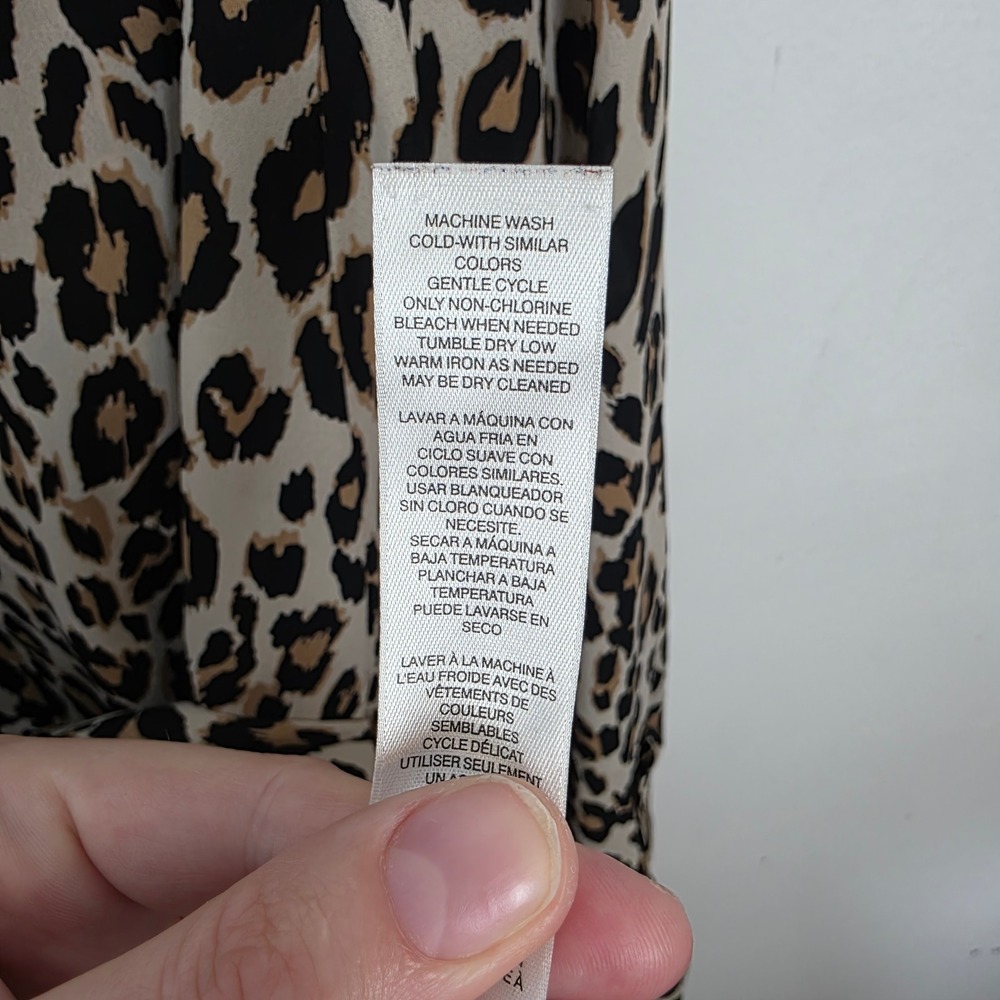 Chicos Leopard Print Tunic Blouse V-Neck Roll Tab Sleeve Tan Black Size 3 (XL) - Picture 6 of 9